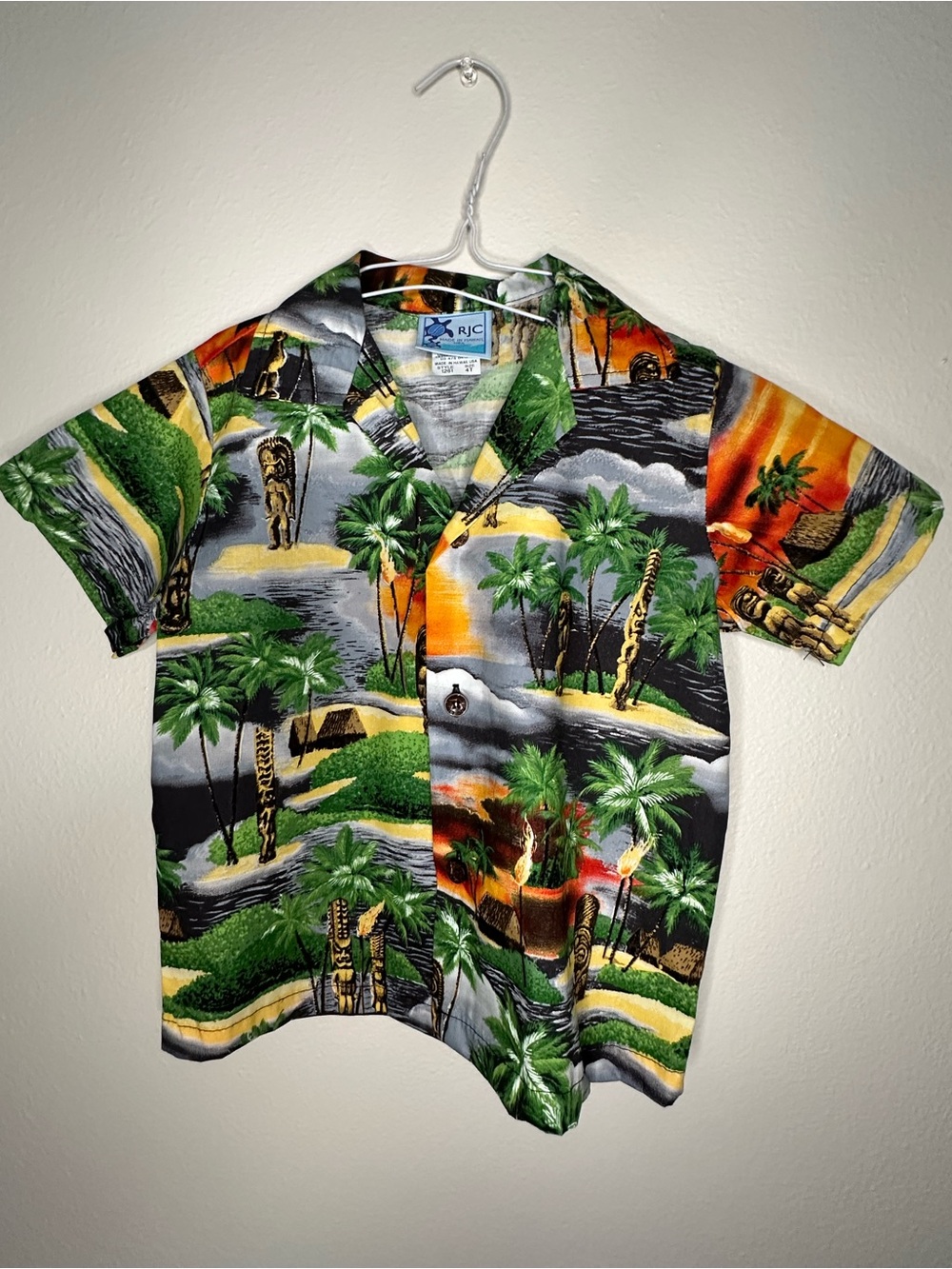 Boys RJC  made in Hawaii USA 100 cotton NWOT 4T Hawaiian Shirt.